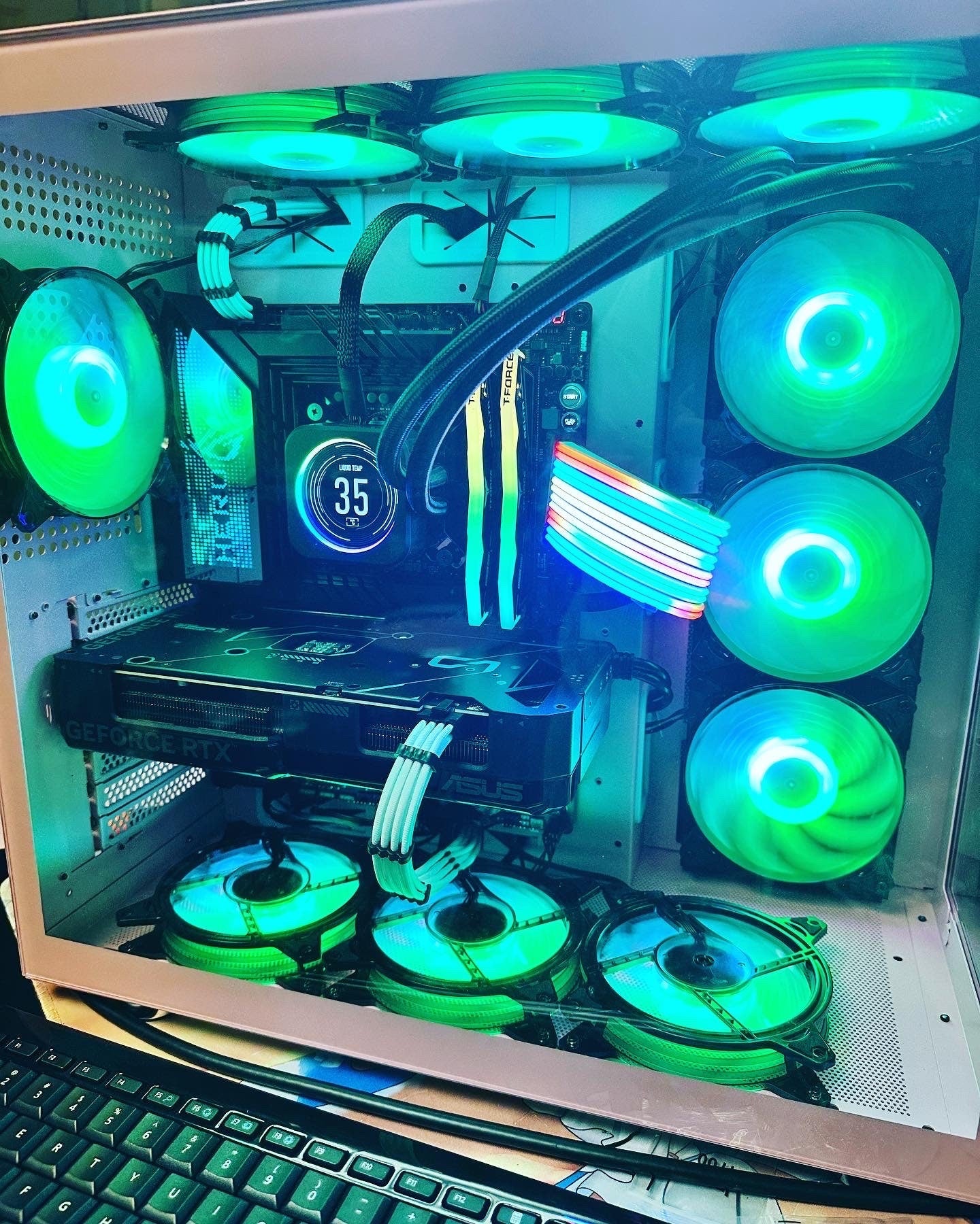 Vanessa - Pink Lian Li - Mid Sized Tower - Nvidia 4090 & Intel i9