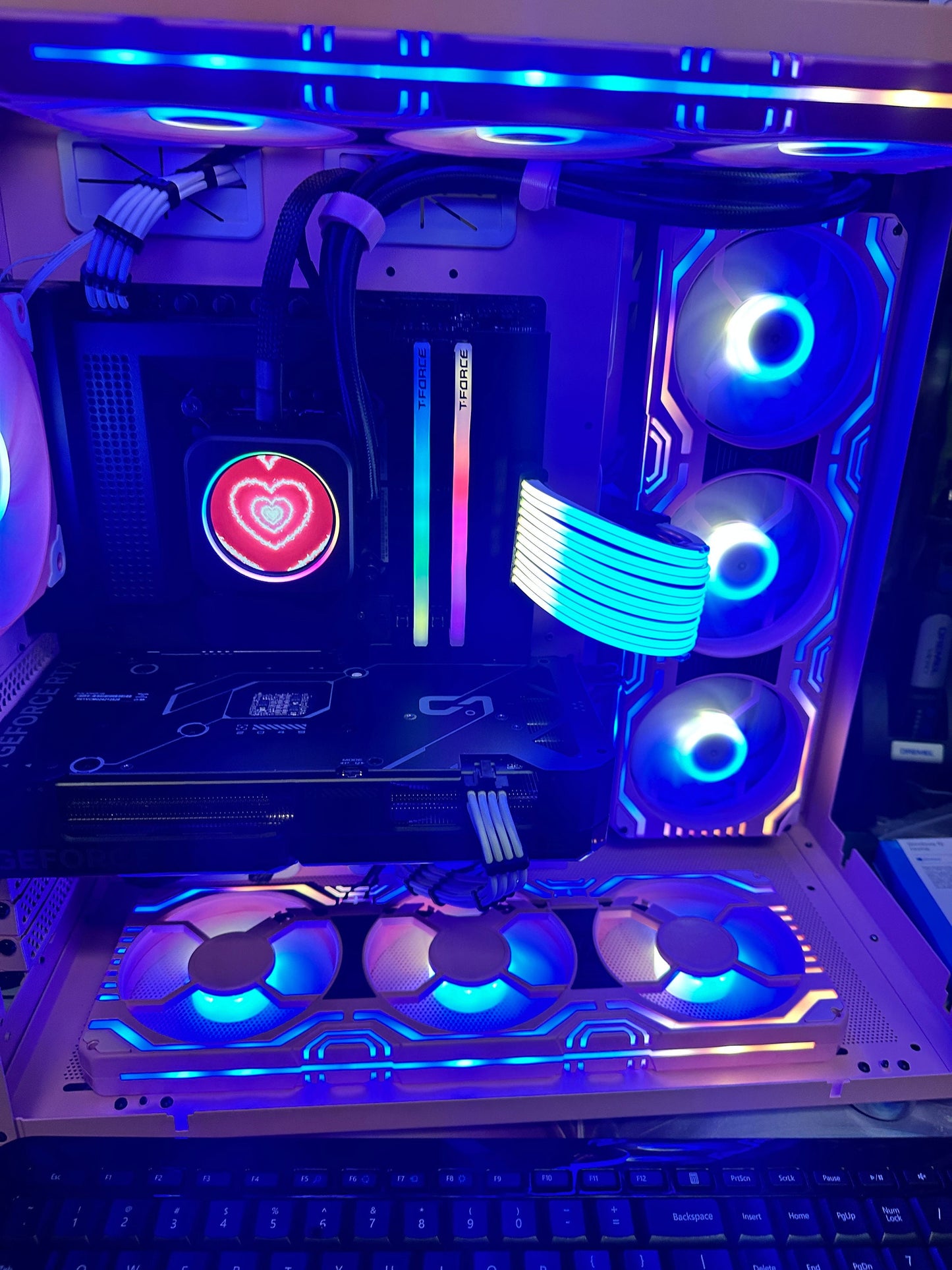 Under Vanessa - Pink Lian Li - Mid Sized Tower - Nvidia 4070 & Intel i7