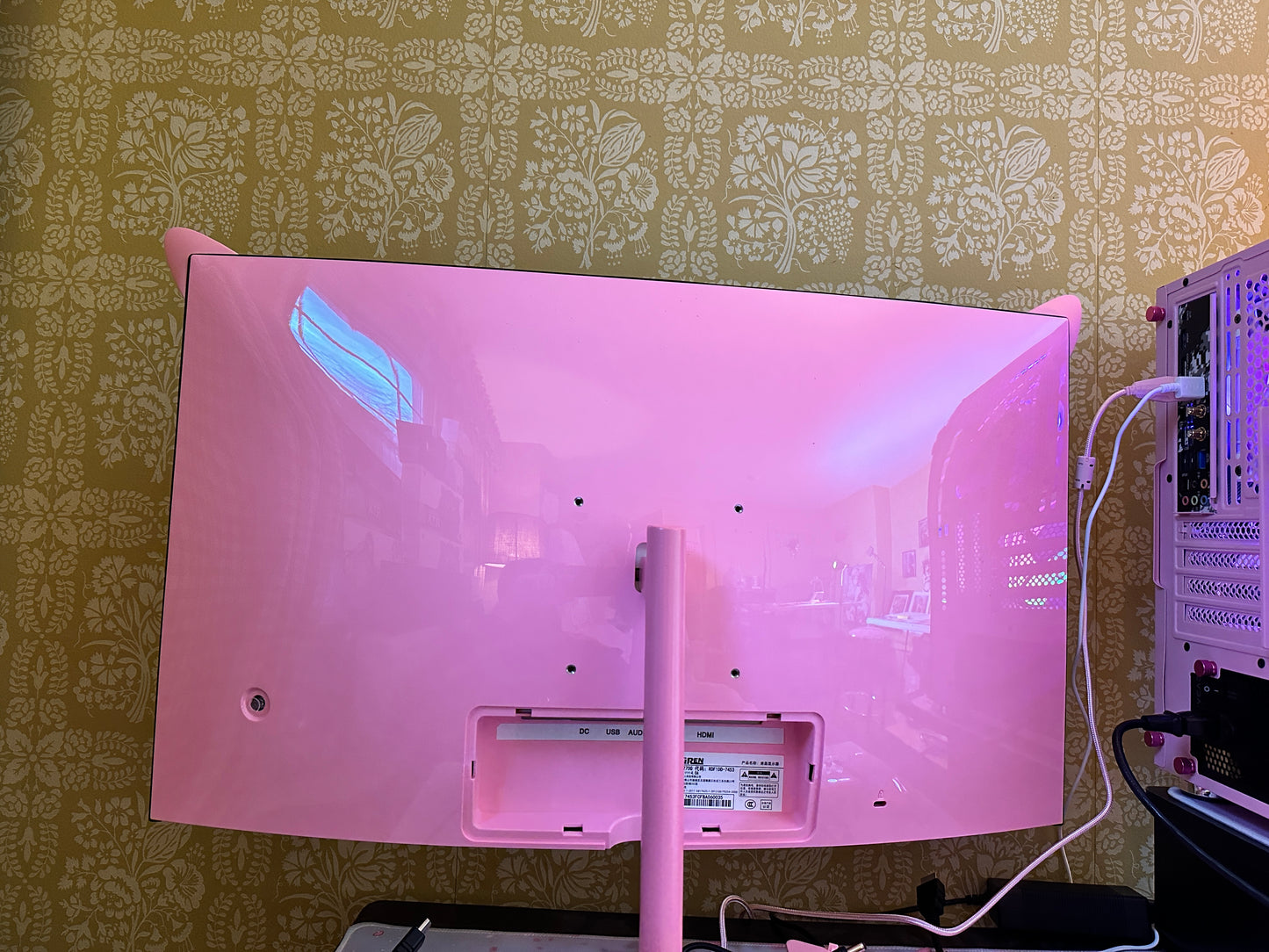 PRE ORDER - PINK GAMING MONITOR WITH OPTIONAL CAT EARS - PRE ORDER